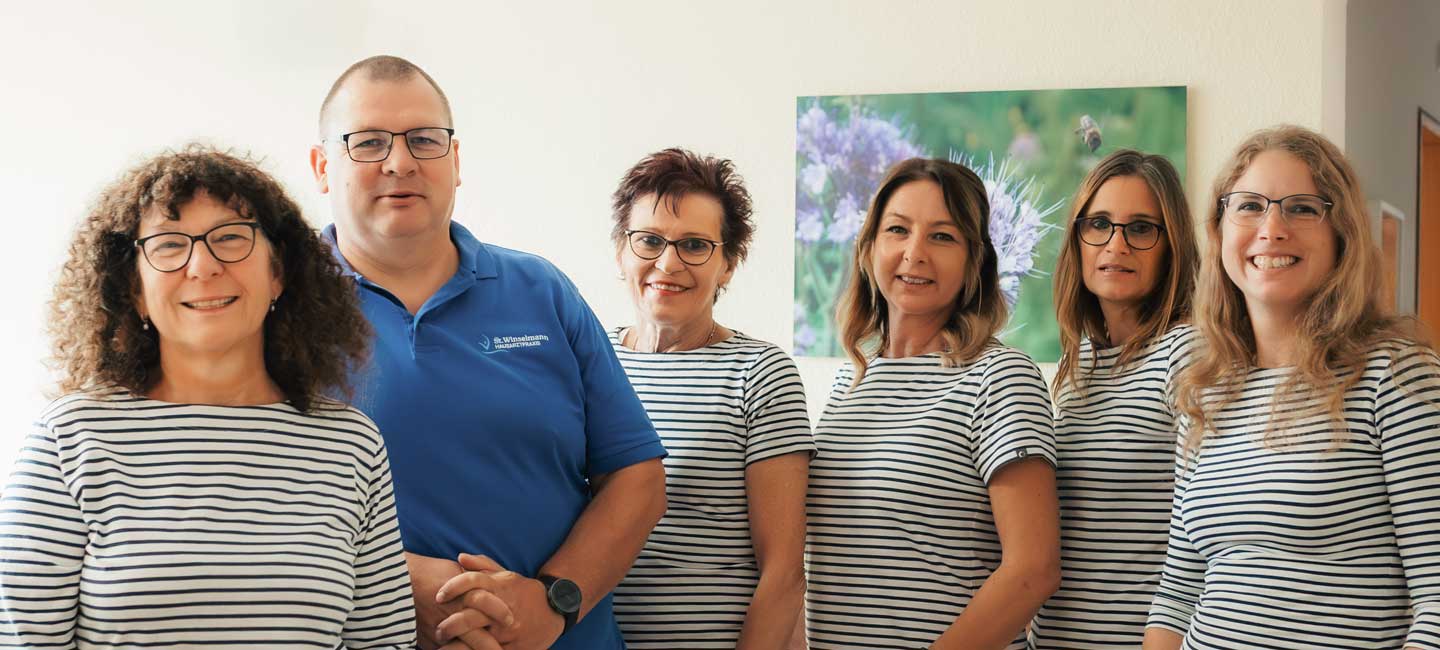 Hausarzt Steffen WInselmann und sein Team